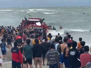 Kapal Bawa Wisatawan Tenggelam di Perairan Bengkulu, 7 Orang Tewas Kapal Bawa Wisatawan Tenggelam di Perairan Bengkulu, 7 Orang Tewas