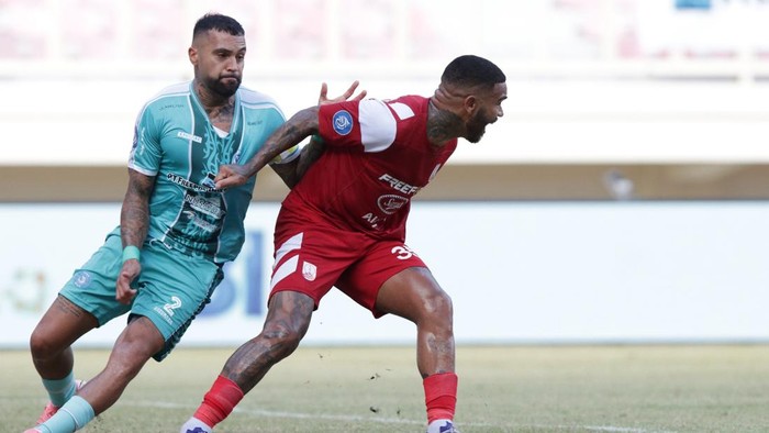 Laga PSBS Biak melawan Persis Solo pada pekan ke-32 Liga 1 2024/2025, di Stadion Lukas Enembe, Jayapura, Minggu (11/5/2025). Laga PSBS Biak melawan Persis Solo pada pekan ke-32 Liga 1 2024/2025, di Stadion Lukas Enembe, Jayapura, Minggu (11/5/2025).