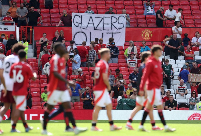 Manchester United Soccer Football - Premier League - Manchester United v West Ham United - Old Trafford, Manchester, Britain - May 11, 2025 Manchester United fans display a protest banner in the stands after the match REUTERS/Chris Radburn EDITORIAL USE ONLY. NO USE WITH UNAUTHORIZED AUDIO, VIDEO, DATA, FIXTURE LISTS, CLUB/LEAGUE LOGOS OR 'LIVE' SERVICES. ONLINE IN-MATCH USE LIMITED TO 120 IMAGES, NO VIDEO EMULATION. NO USE IN BETTING, GAMES OR SINGLE CLUB/LEAGUE/PLAYER PUBLICATIONS. PLEASE CONTACT YOUR ACCOUNT REPRESENTATIVE FOR FURTHER DETAILS.. TPX IMAGES OF THE DAY