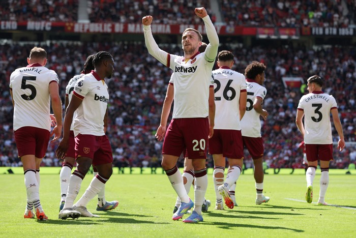 Manchester United vs West Ham Soccer Football - Premier League - Manchester United v West Ham United - Old Trafford, Manchester, Britain - May 11, 2025 West Ham Uniteds Jarrod Bowen celebrates scoring their second goal REUTERS/Chris Radburn EDITORIAL USE ONLY. NO USE WITH UNAUTHORIZED AUDIO, VIDEO, DATA, FIXTURE LISTS, CLUB/LEAGUE LOGOS OR LIVE SERVICES. ONLINE IN-MATCH USE LIMITED TO 120 IMAGES, NO VIDEO EMULATION. NO USE IN BETTING, GAMES OR SINGLE CLUB/LEAGUE/PLAYER PUBLICATIONS. PLEASE CONTACT YOUR ACCOUNT REPRESENTATIVE FOR FURTHER DETAILS..