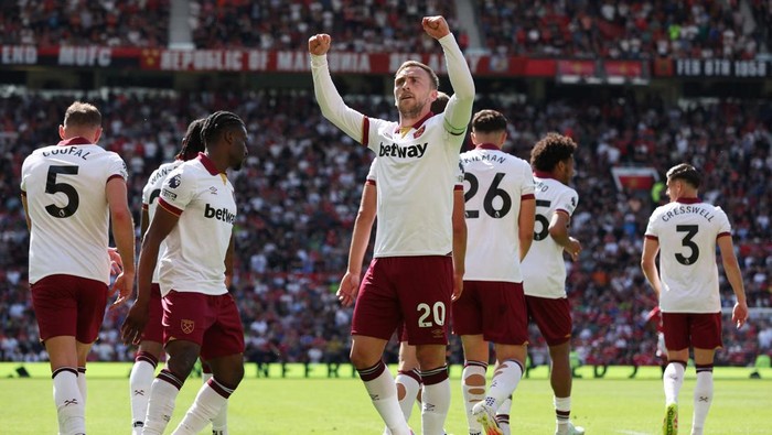 Manchester United vs West Ham Soccer Football - Premier League - Manchester United v West Ham United - Old Trafford, Manchester, Britain - May 11, 2025 West Ham United's Jarrod Bowen celebrates scoring their second goal REUTERS/Chris Radburn EDITORIAL USE ONLY. NO USE WITH UNAUTHORIZED AUDIO, VIDEO, DATA, FIXTURE LISTS, CLUB/LEAGUE LOGOS OR 'LIVE' SERVICES. ONLINE IN-MATCH USE LIMITED TO 120 IMAGES, NO VIDEO EMULATION. NO USE IN BETTING, GAMES OR SINGLE CLUB/LEAGUE/PLAYER PUBLICATIONS. PLEASE CONTACT YOUR ACCOUNT REPRESENTATIVE FOR FURTHER DETAILS..
