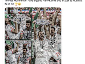 Momen Harry Kane Angkat Trofi Pertama, Netizen: Selamat Momen Harry Kane Angkat Trofi Pertama, Netizen: Selamat