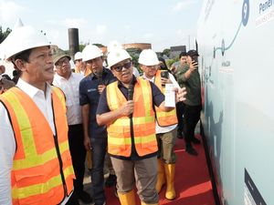 Menteri LH Dorong Perusahaan Tiru BUMN Perkuat Dekarbonisasi saat Kunker ke Riau