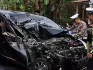 Truk vs Minibus di Pesisir Selatan, Sopir Luka-Jeruk Berserakan Truk vs Minibus di Pesisir Selatan, Sopir Luka-Jeruk Berserakan
