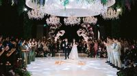 7 Foto Pernikahan Cellos-Natasha Putri, Mewah dengan Dekor Floral Dramatis