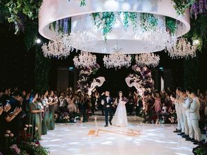 7 Foto Pernikahan Cellos-Natasha Putri, Mewah dengan Dekor Floral Dramatis 7 Foto Pernikahan Cellos-Natasha Putri, Mewah dengan Dekor Floral Dramatis