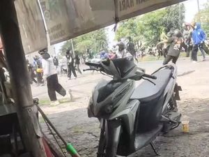 Pesilat di Krian Sidoarjo Konvoi Lalu Tawuran Lempar Batu Pesilat di Krian Sidoarjo Konvoi Lalu Tawuran Lempar Batu
