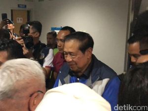 SBY dan 2 Putranya Saksikan Final Proliga 2025 di Gor Among Rogo Jogja SBY dan 2 Putranya Saksikan Final Proliga 2025 di Gor Among Rogo Jogja