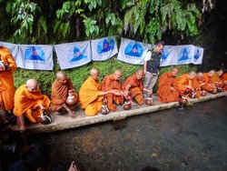 Dari Umbul Jumprit ke Candi Mendut: Perjalanan Air Suci Waisak