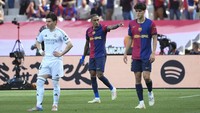 Sempat tertinggal dua gol, Barcelona berbalik menang 4-3 atas Los Blancos. (Foto: Adria Puig/Anadolu via Getty Images)