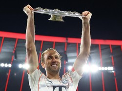 Video: Senyum Semringah Harry Kane Angkat Trofi Bundesliga