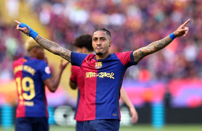 Soccer Football - LaLiga - FC Barcelona v Real Madrid - Estadi Olimpic Lluis Companys, Barcelona, Spain - May 11, 2025 FC Barcelonas Raphinha celebrates scoring their fourth goal REUTERS/Albert Gea