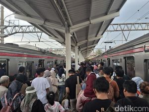 Long Weekend Waisak, Stasiun Bogor Dipadati Penumpang Siang Ini