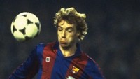 Steve Archibald (Skotlandia). Barca membayar tebusan 1,15 juta paun untuk bisa mendatangkan Archibald dari Tottenham Hotspur tahun 1984. Musim debutnya ditandai dengan titel LaLiga, dengan menit mainnya terus menurun sejak musim kedua. Foto: Getty Images/David Cannon