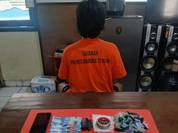 Pria di Bangka Tengah Ditangkap Polisi Saat Hendak Antar 106 Paket Sabu