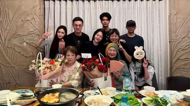 Berat Badan Turun Usai Barbie Hsu Meninggal, Penampilan Baru DJ Koo Nyaris Tak Dikenal