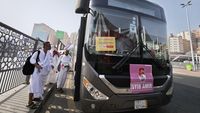 Bus Shalawat Layani Jemaah Haji Indonesia 24 Jam di Mekkah