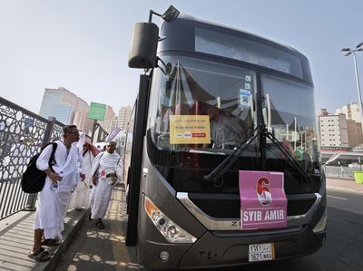 Bus Shalawat Layani Jemaah Haji Indonesia 24 Jam di Mekkah