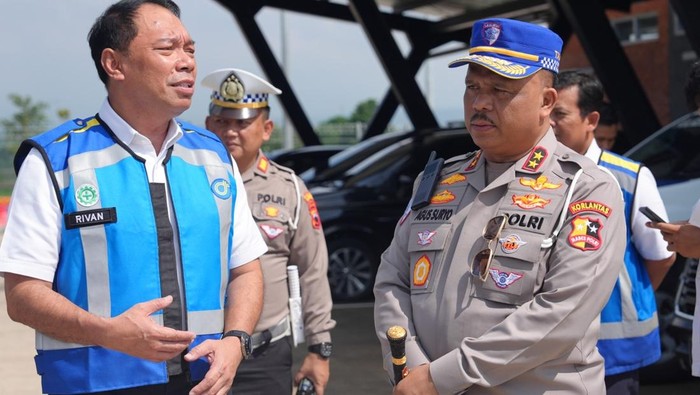Direktur Utama (Dirut) Jasa Marga Rivan Achmad Purwantono dan Kakorlantas Polisi Republik Indonesia Irjen Agus Suryonugroho (Dok istimewa). Direktur Utama (Dirut) Jasa Marga Rivan Achmad Purwantono dan Kakorlantas Polisi Republik Indonesia Irjen Agus Suryonugroho (Dok istimewa).