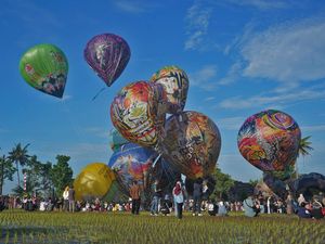 Festival Balon Ngawen Meriahkan Perayaan Waisak Festival Balon Ngawen Meriahkan Perayaan Waisak