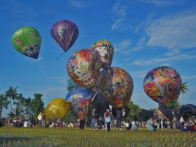 Festival Balon Ngawen Meriahkan Perayaan Waisak