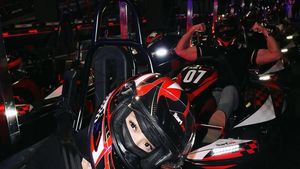 Verrell Bramasta Pamer Otot Saat Main Gokart Sama Fuji