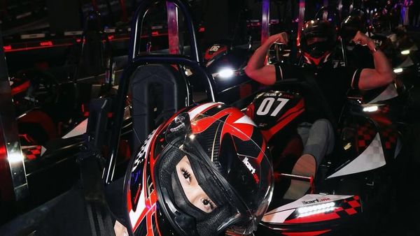 Verrell Bramasta Pamer Otot Saat Main Gokart Sama Fuji