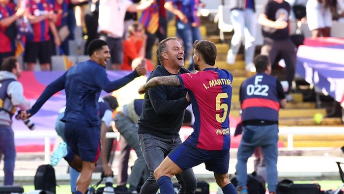 Hansi Flick Soccer Football - LaLiga - FC Barcelona v Real Madrid - Estadi Olimpic Lluis Companys, Barcelona, Spain - May 11, 2025 FC Barcelona coach Hansi Flick celebrates with Inigo Martinez after the match REUTERS/Albert Gea