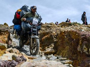 Kang Ojek Kejar Cuan di Gunung Papandayan, Segini Tarifnya Kang Ojek Kejar Cuan di Gunung Papandayan, Segini Tarifnya