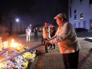 BPJPH Musnahkan Produk Bersertifikat Halal yang Mengandung Unsur Babi BPJPH Musnahkan Produk Bersertifikat Halal yang Mengandung Unsur Babi