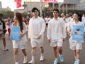Le Minerale Gandeng Brand Lokal, Tunjukkan Botol Bekas Jadi Produk Fashion Le Minerale Gandeng Brand Lokal, Tunjukkan Botol Bekas Jadi Produk Fashion