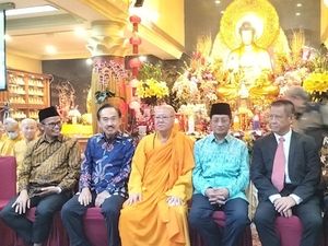 Menag Hadiri Perayaan Waisak di Wihara Ekayana Arama Jakbar Menag Hadiri Perayaan Waisak di Wihara Ekayana Arama Jakbar