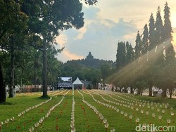 Sore Syahdu di Candi Borobudur Menanti Festival Lampion Waisak