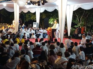 Sederet Menteri Hadiri Perayaan Waisak di Candi Borobudur Malam Ini Sederet Menteri Hadiri Perayaan Waisak di Candi Borobudur Malam Ini