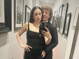 Mick Jagger Ternyata Sudah Tunangan, Calon Istrinya Lebih Muda 44 Tahun Mick Jagger Ternyata Sudah Tunangan, Calon Istrinya Lebih Muda 44 Tahun