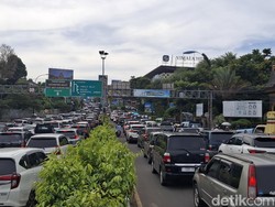 30 Ribu Kendaraan Melintas Jalur Puncak Bogor Siang Ini
