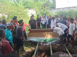 Akhirnya Rizal Sampurna Beristirahat di Tanah Kelahirannya Akhirnya Rizal Sampurna Beristirahat di Tanah Kelahirannya