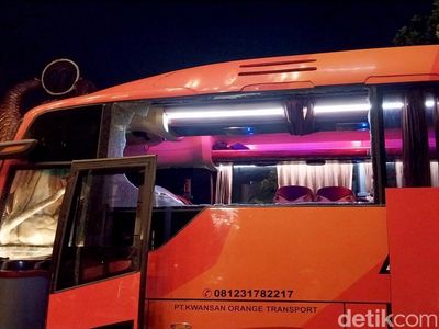 Penampakan Bus Persik Usai Dilempari Suporter di Kanjuruhan Malang