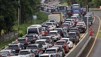 Penampakan Padatnya Lalin Puncak Bogor Saat Libur Waisak
