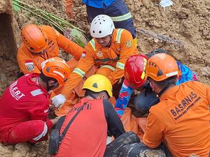 Identitas Sekeluarga Korban Longsor di Samarinda, Dua Anak Masih Hilang