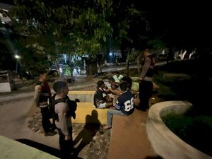 Polresta Kupang Bubarkan Pesta Miras Kelompok Pemuda di 3 Lokasi Polresta Kupang Bubarkan Pesta Miras Kelompok Pemuda di 3 Lokasi