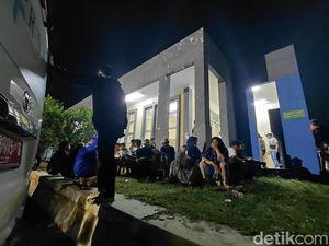 Anak Korban Ledakan Amunisi di Garut Akan Diasuh Dedi Mulyadi Anak Korban Ledakan Amunisi di Garut Akan Diasuh Dedi Mulyadi