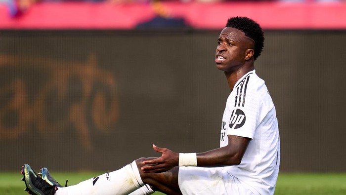 Vinicius Junior BARCELONA, SPAIN - MAY 11: Vinicius Junior of Real Madrid CF reacts during the LaLiga match between FC Barcelona and Real Madrid CF at Estadi Olimpic Lluis Companys on May 11, 2025 in Barcelona, Spain. (Photo by Alex Caparros/Getty Images)