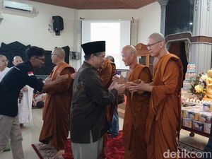 Rayakan Waisak, Umat Buddha Semarang Dapat Ucapan dari Pemeluk Agama Lain