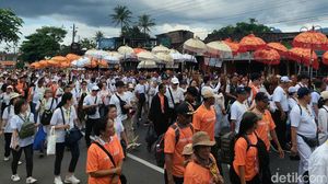 Antusias! Ribuan Warga Padati Rute Kirab Waisak dari Candi Mendut ke Borobudur