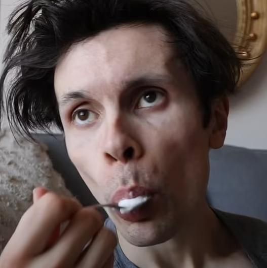 YouTuber Ini Eksperimen Diet Ekstrem yang Bikin Tubuhnya Menderita