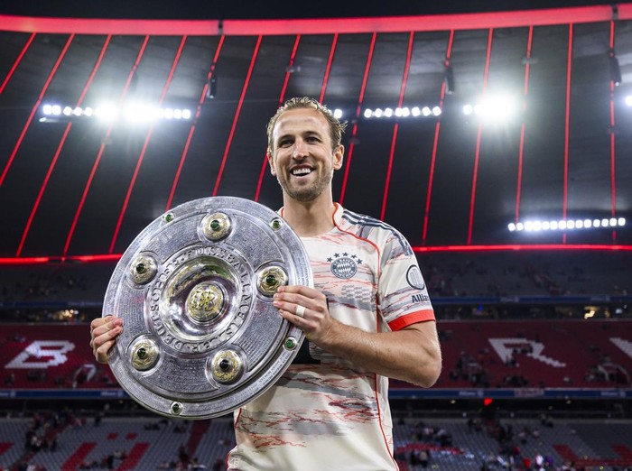 10 May 2025, Bavaria, Munich: Soccer: Bundesliga, Bayern Munich - Bor. Mönchengladbach, Matchday 33, Allianz Arena. Munich's Harry Kane celebrates with the championship trophy. Photo: Tom Weller/dpa - IMPORTANT NOTE: In accordance with the regulations of the DFL German Football League and the DFB German Football Association, it is prohibited to utilize or have utilized photographs taken in the stadium and/or of the match in the form of sequential images and/or video-like photo series. (Photo by Tom Weller/picture alliance via Getty Images)