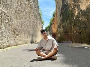 Liburan ke Bali, Aktor Woo Do-hwan Pamer Senyum di Pantai Tanah Barak Liburan ke Bali, Aktor Woo Do-hwan Pamer Senyum di Pantai Tanah Barak