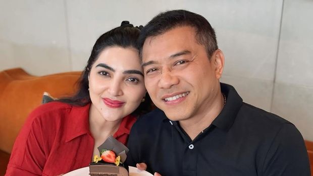 Ashanty dan Anang Hermansyah rayakan hari pernikahan.