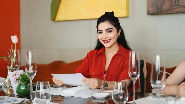 Kabar Terkini Artis dari InsertLive : Punya Jiwa Pendidikan Tinggi, 7 Artis Jalani Kuliah di Usia 40 Tahun ke Atas